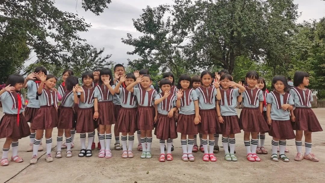 今年六月一日，瑞技联合“背囊计划”，为云南省红河州绿春县牛孔镇平掌街小学校的103位孩子准备的儿童节礼物