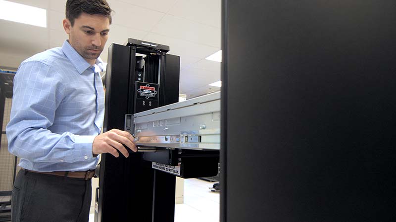 ServerLIFT SL-500FXL™：重新定义数据中心服务器升降设备
